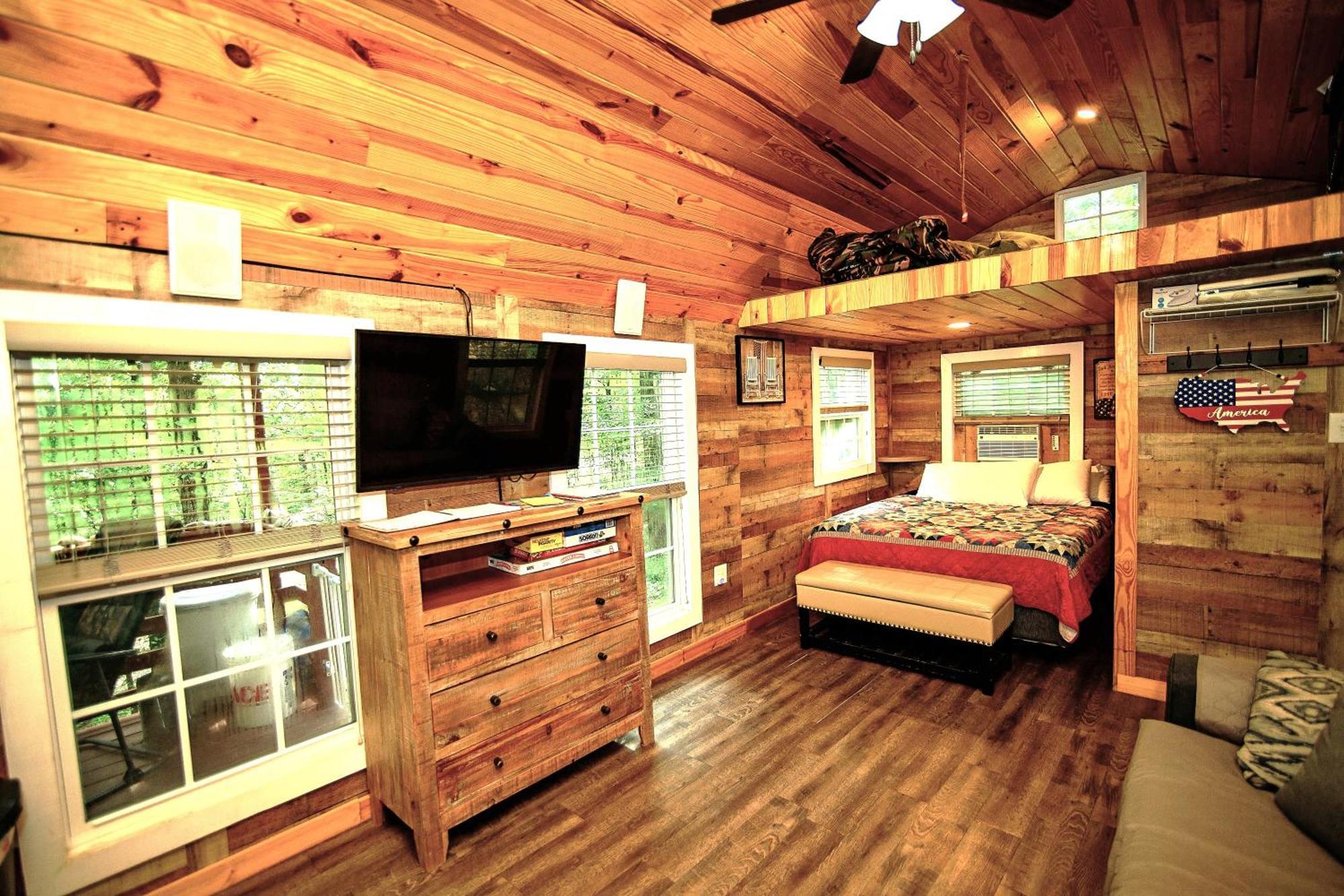 The Americana - Parker Creek Bend Lodge *