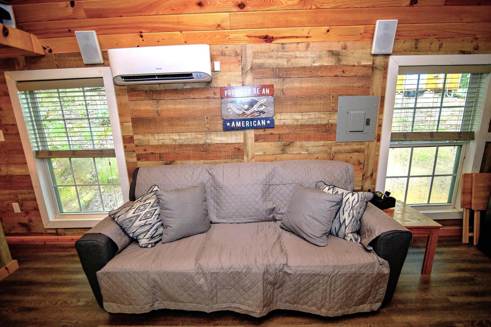 The Americana - Parker Creek Bend Lodge