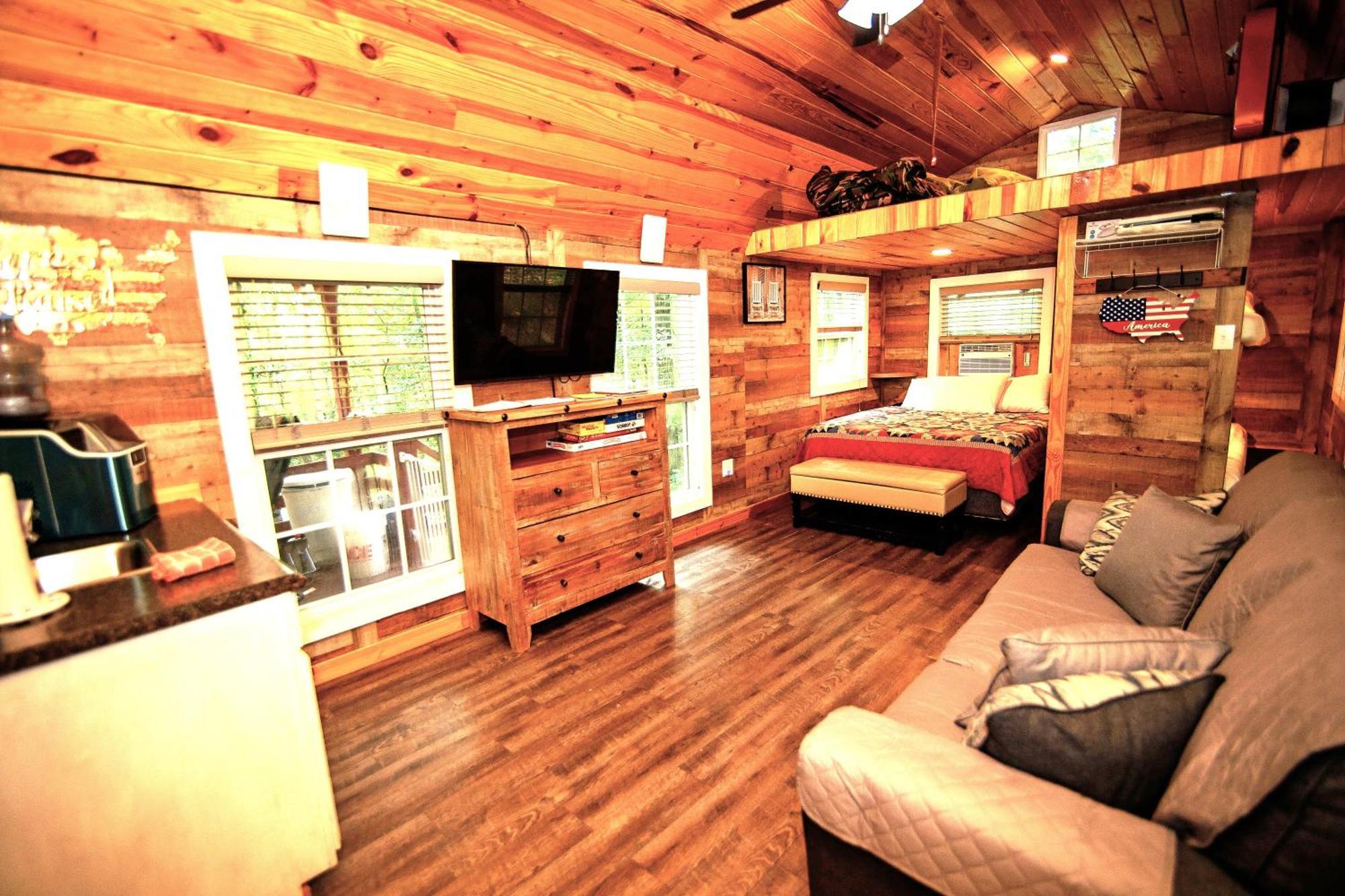 The Americana - Parker Creek Bend Lodge